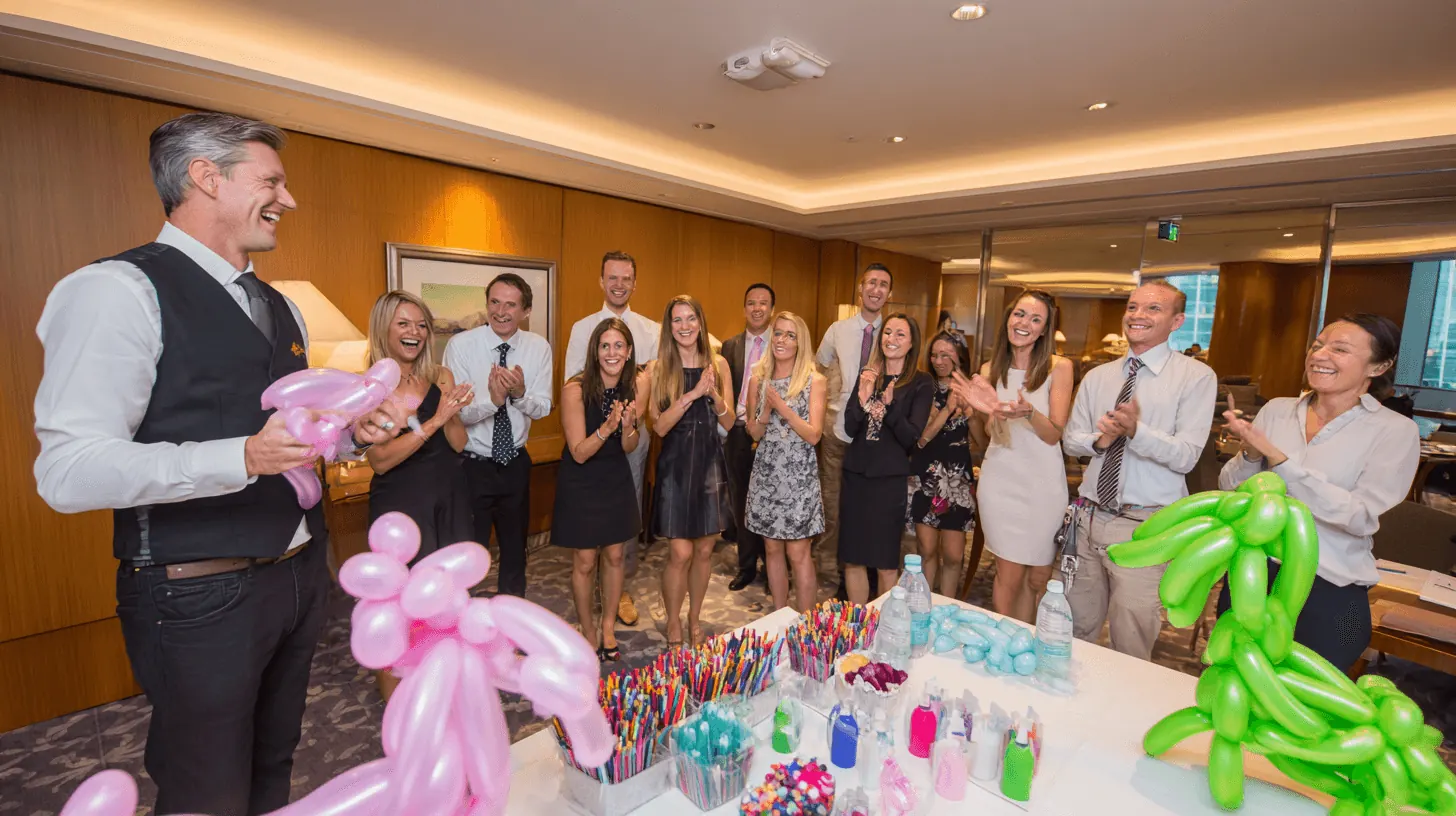 Atelier Sculpture de Ballons, team building en entreprise, vue d'ensemble