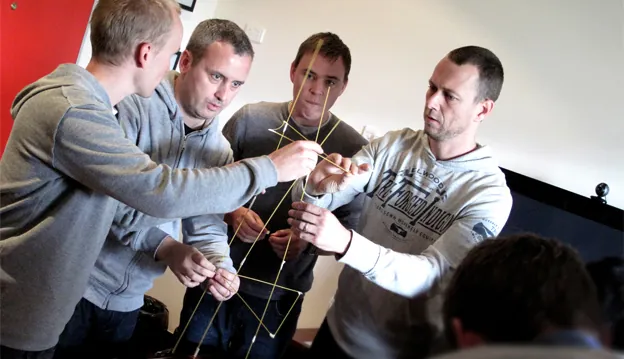 Marshmallow Challenge, matériel et mise en place sur le lieu de l'événement