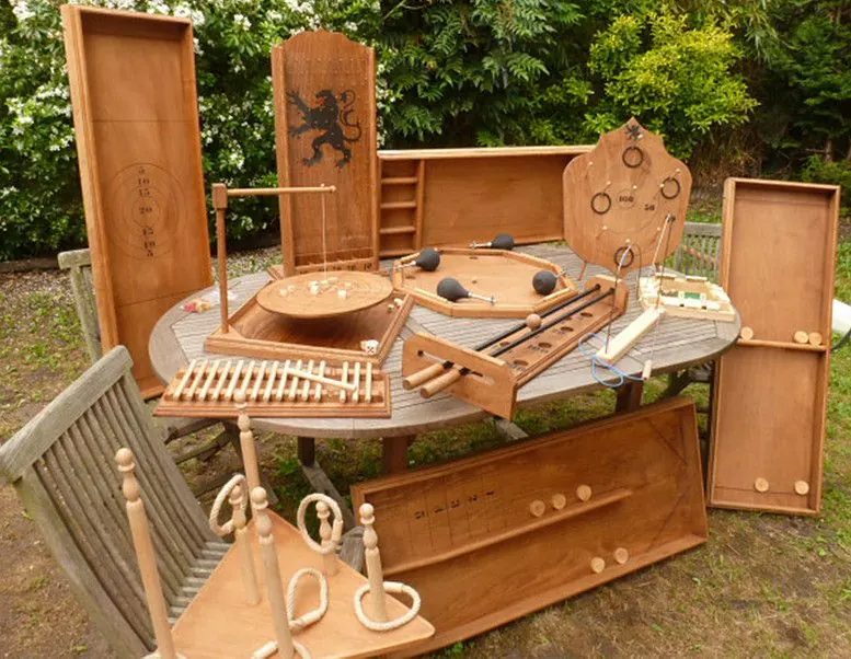Tournoi de Jeux en Bois Géants, équipes en action pendant l'activité